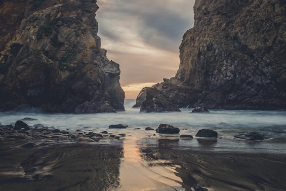 river overflow in between rock formation