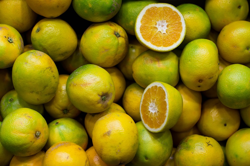 sliced green lemons