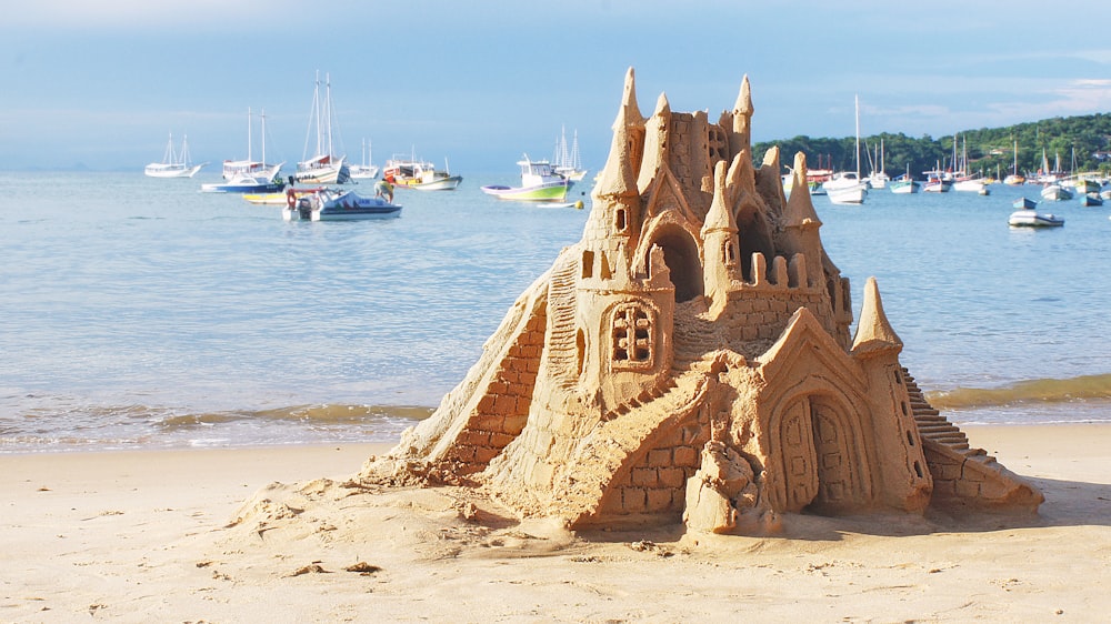 Castelo de areia marrom