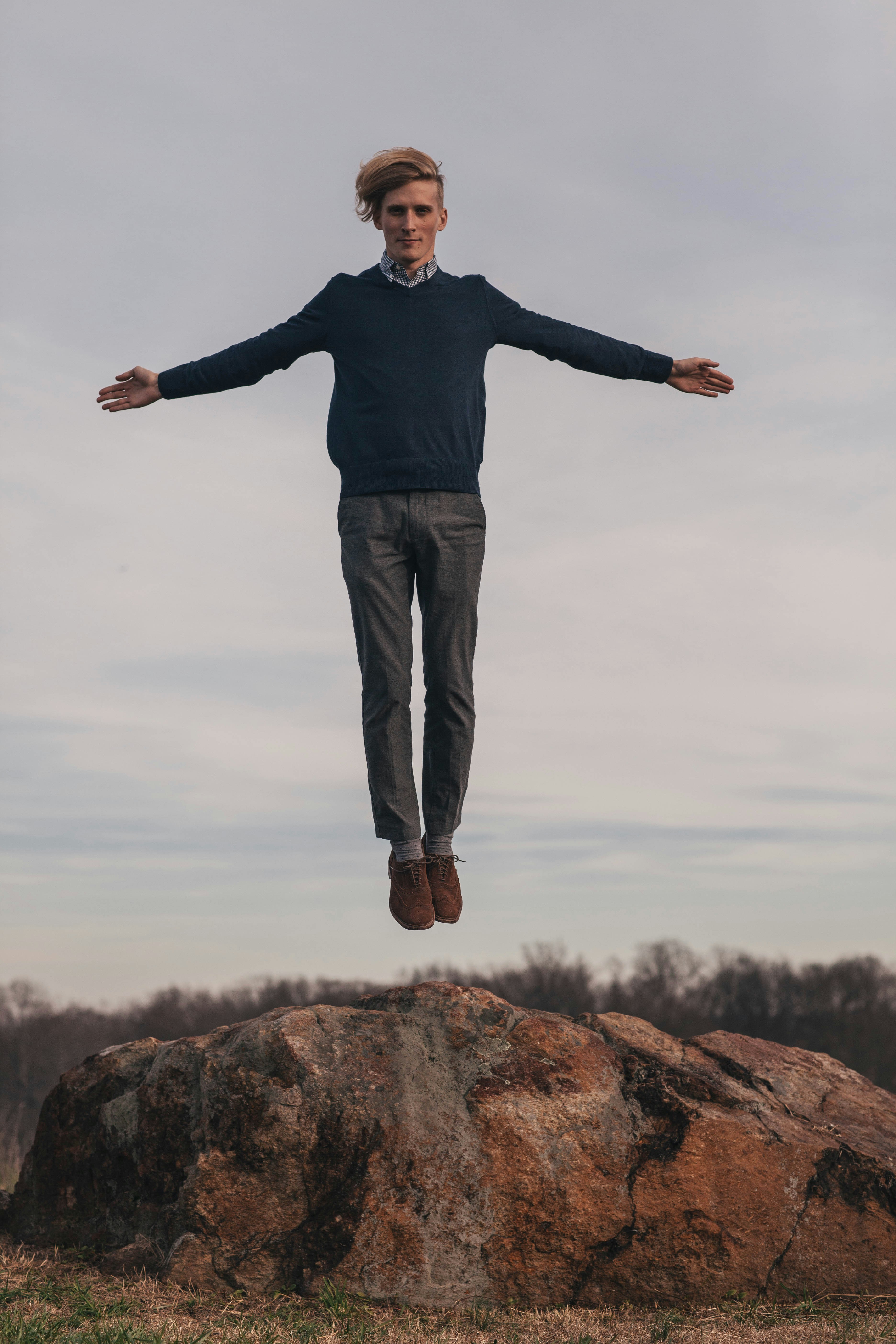 great photo recipe,how to photograph man jumping while open arms