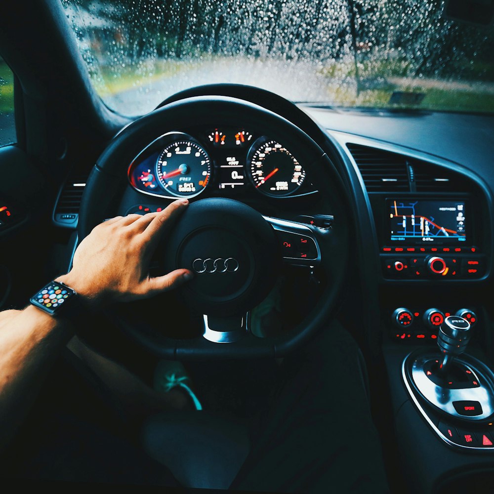 Volante de veículo Audi preto