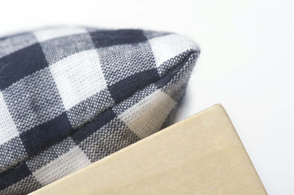 Sarung Bantal Retro