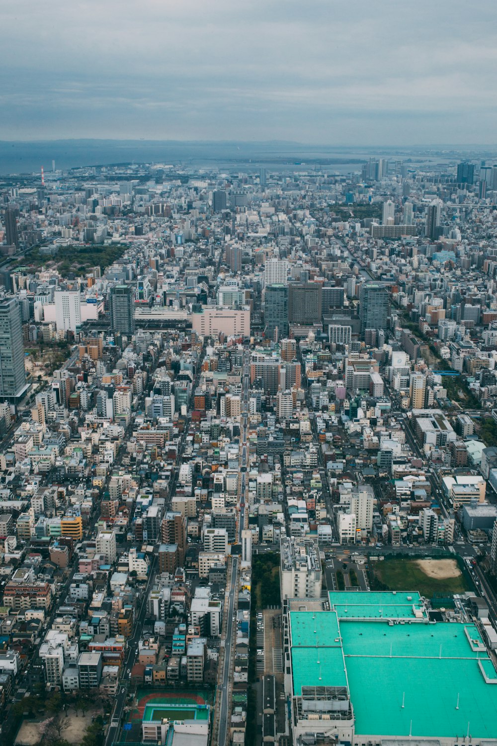 Fotografía aérea de paisajes urbanos durante el día