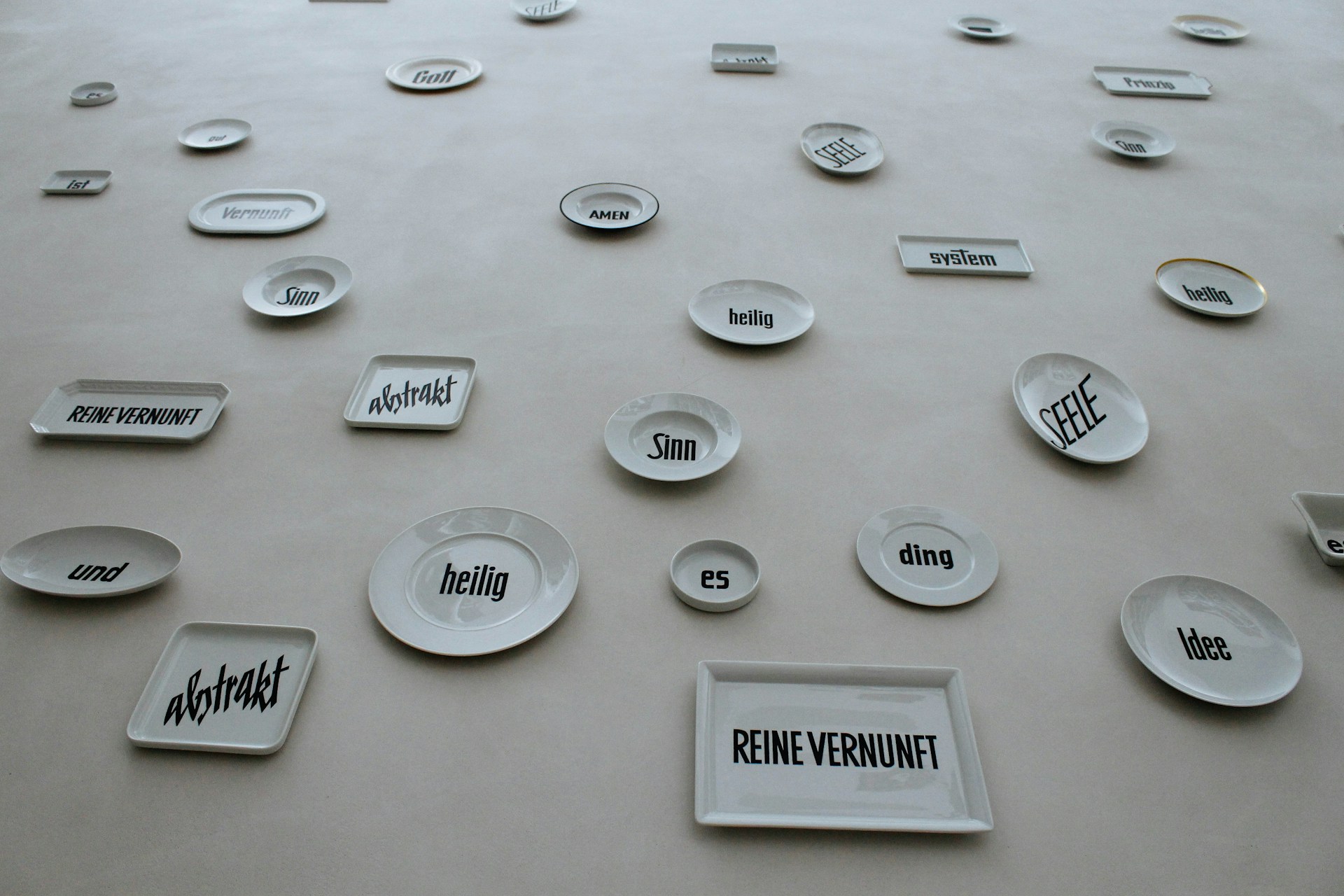 gray computer monitor