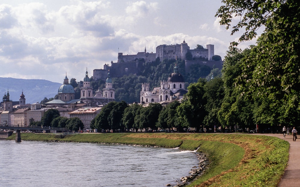 white buildings beside body of water during daytime