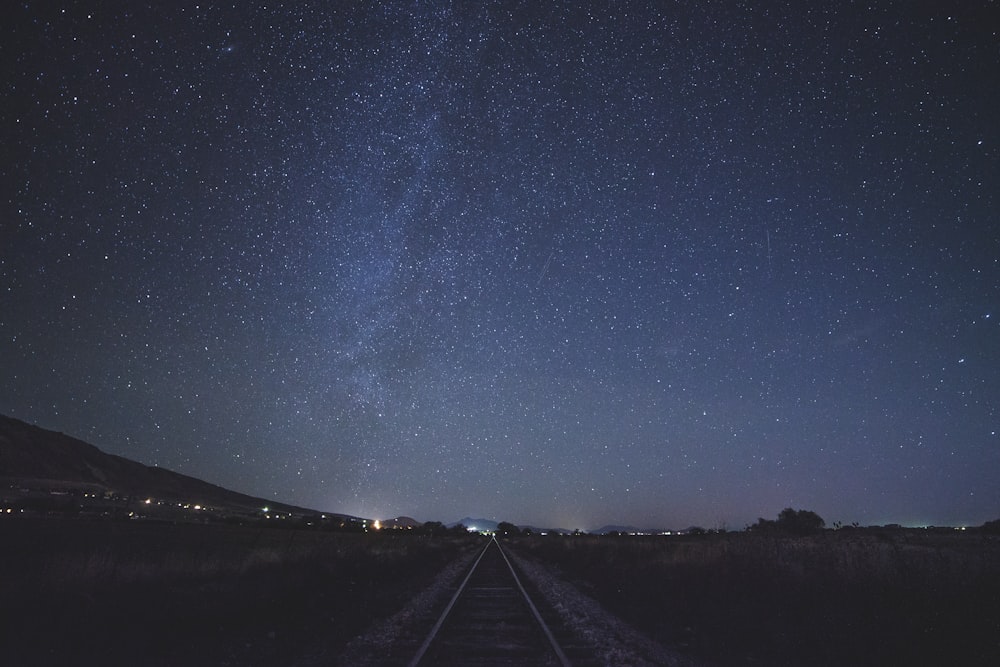 夜間の鉄道