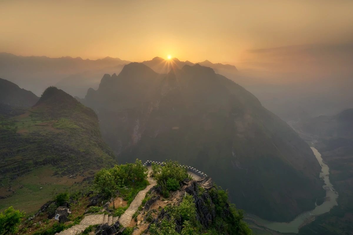 Ma Pi Leng Mountain Pass Hugging Cliffside Overlooking Nho Que River