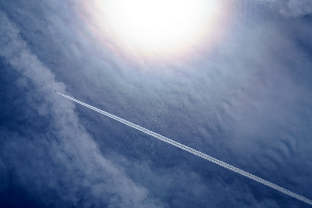 Fotografía timelapse de humo directo durante el día