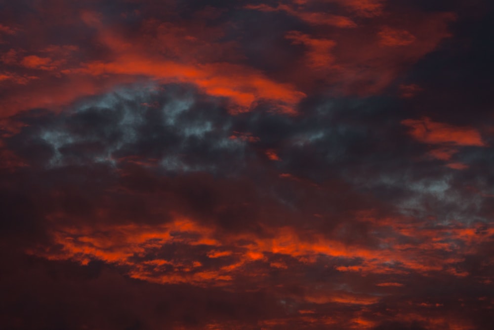 nubes rojas