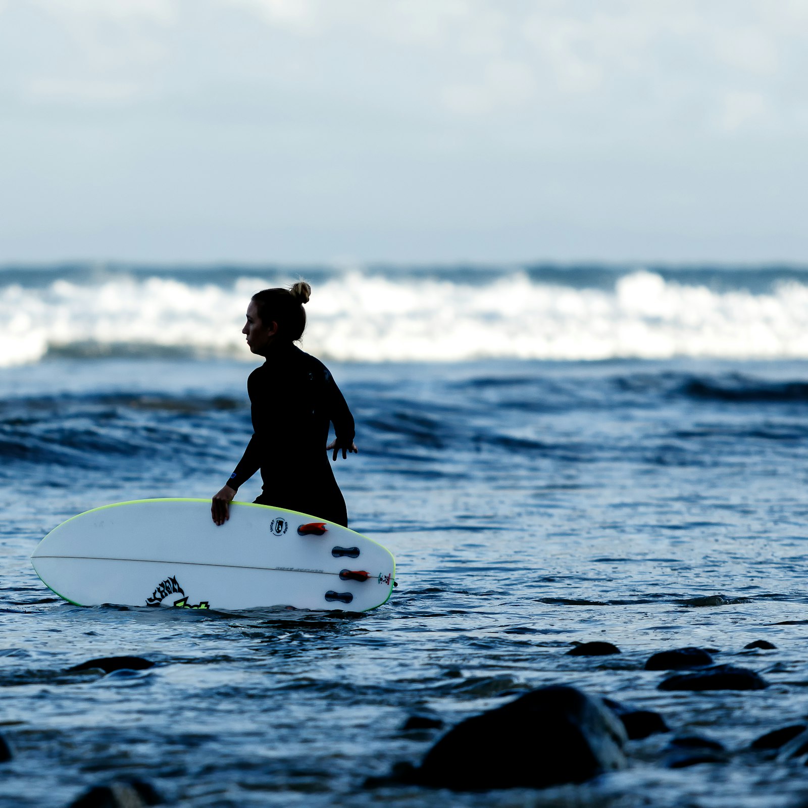 Canon EOS 7D Mark II + Canon EF 70-200mm F2.8L USM sample photo. Woman holding white surfboard photography