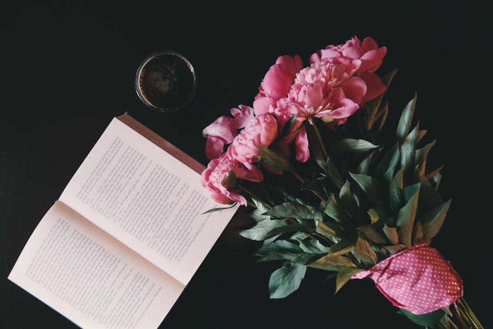 pink petaled flowers bouquet