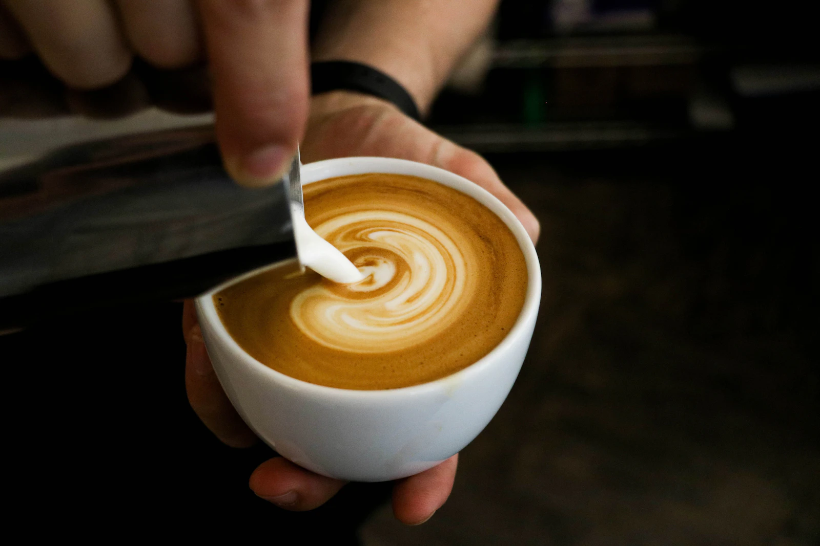 Ruhiger Morgen mit Kaffee als Symbol für eine neue rauchfreie Morgenroutine