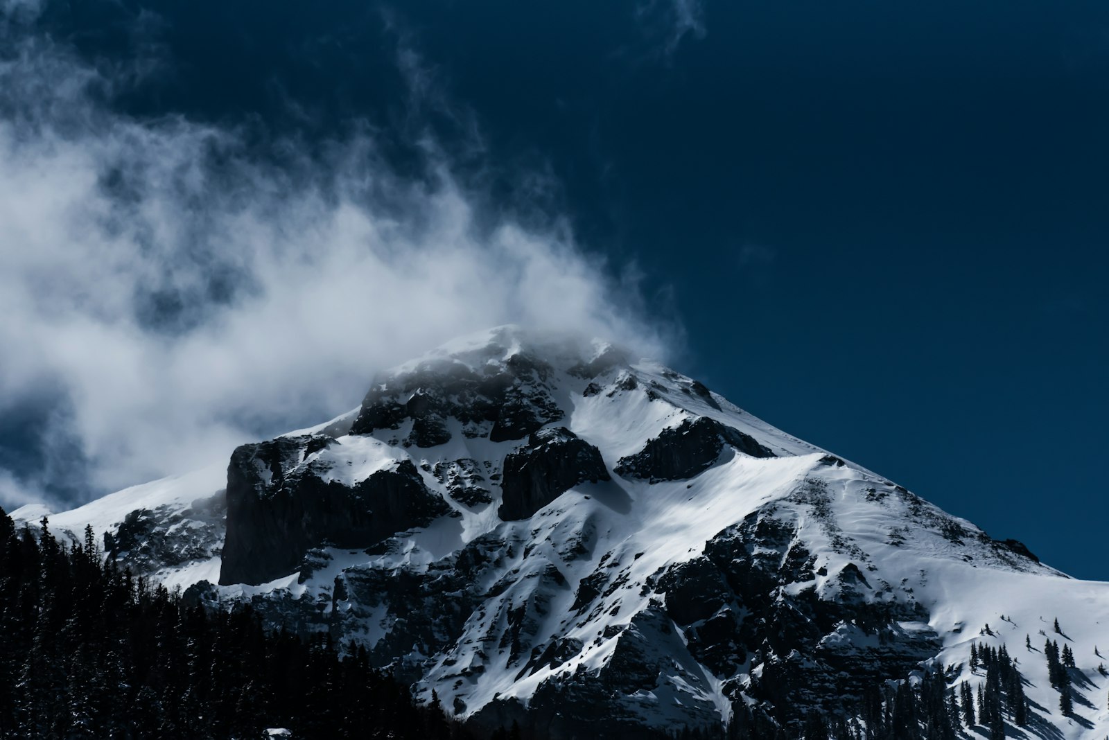 Nikon AF-S Nikkor 200-500mm F5.6E ED VR sample photo. Snow-covered mountain photography