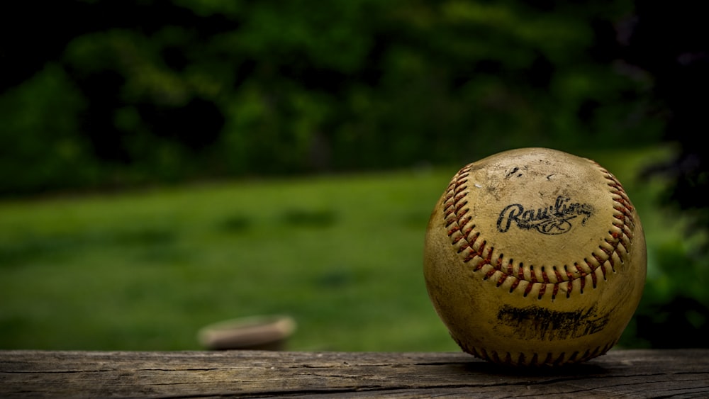 fotografia a fuoco superficiale del baseball