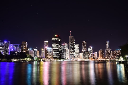 gray and black high rise buildings and body of water in Kangaroo Point Cliffs Park Australia