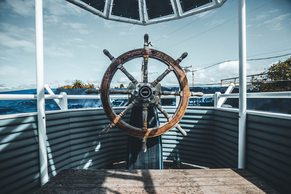 船の舵輪