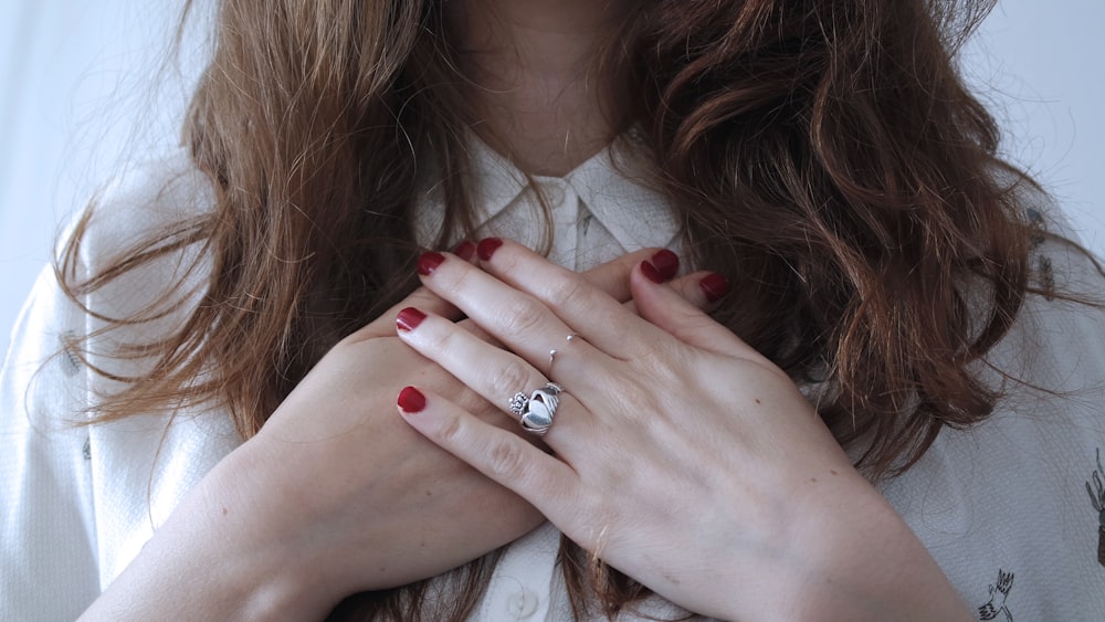 woman wearing silver-colored ring