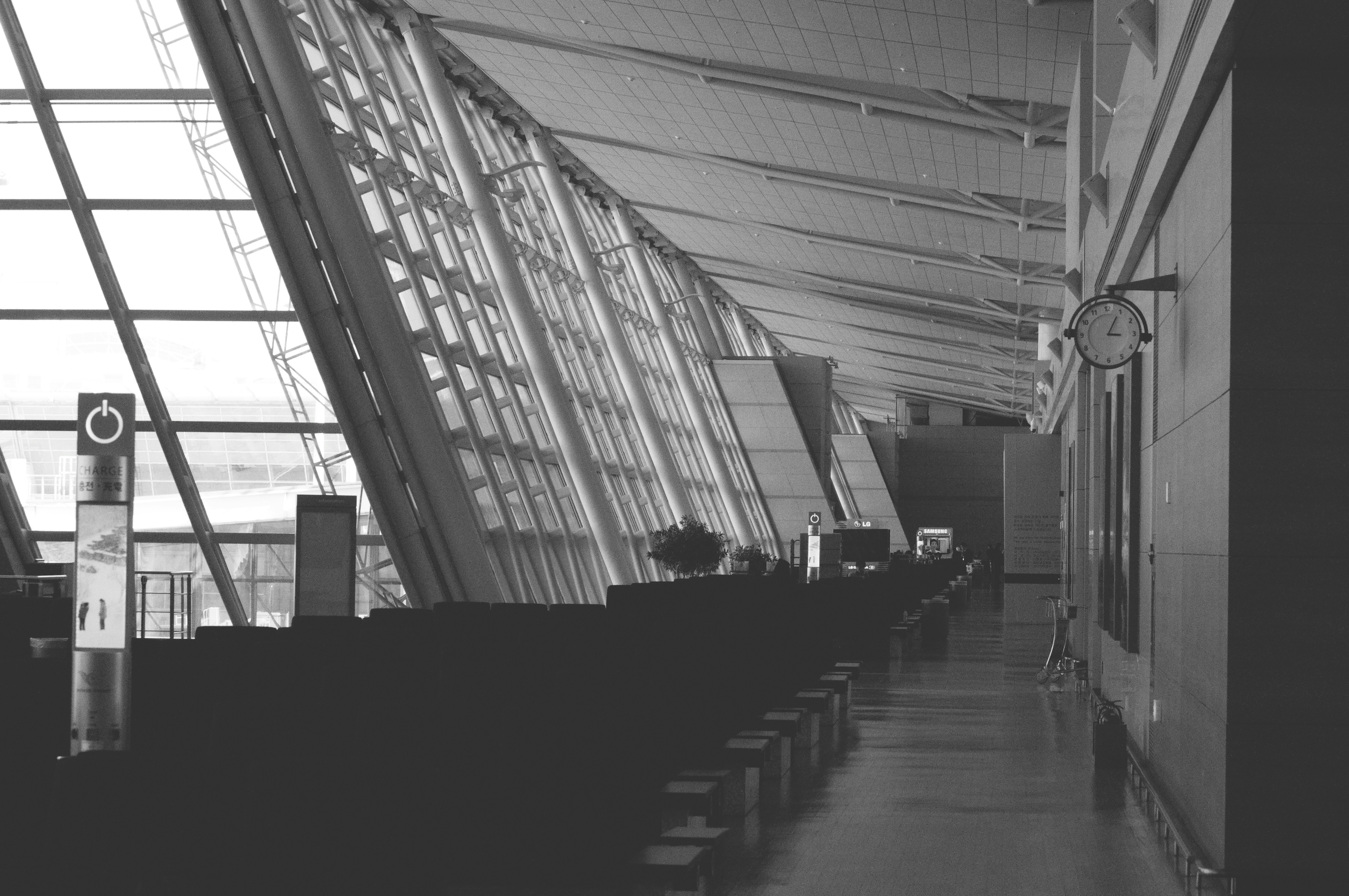 Eight Hours, One Layover, Zero Regrets: The Realistic Incheon Day-Trip Playbook