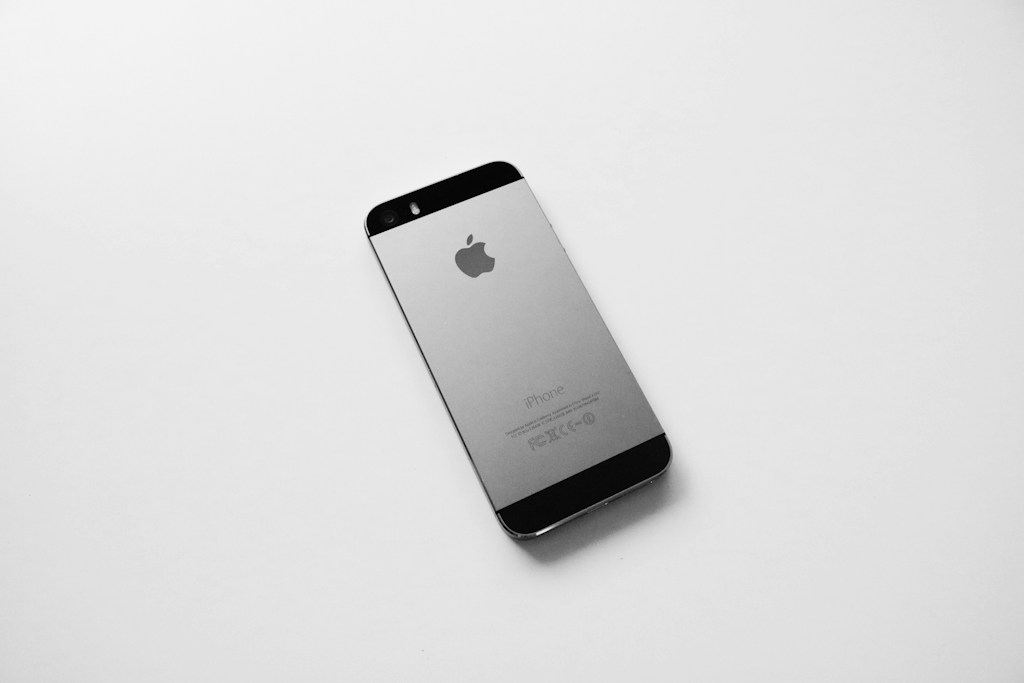 Apple iPhone 16