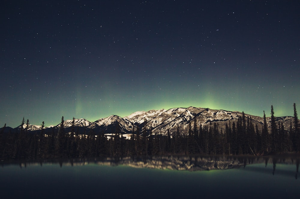 Reflet de la montagne de la photographie