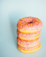 brown and pink doughnut close-up photography