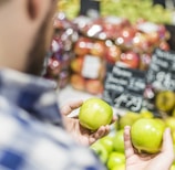 shallow focus photography of red apples