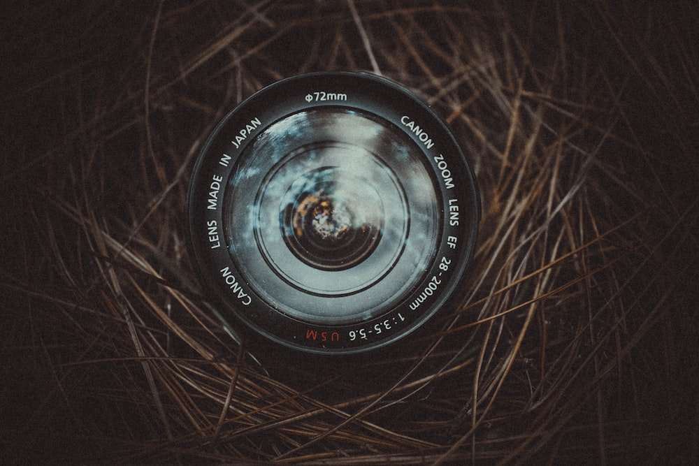 foto ravvicinata dell'obiettivo nero della fotocamera