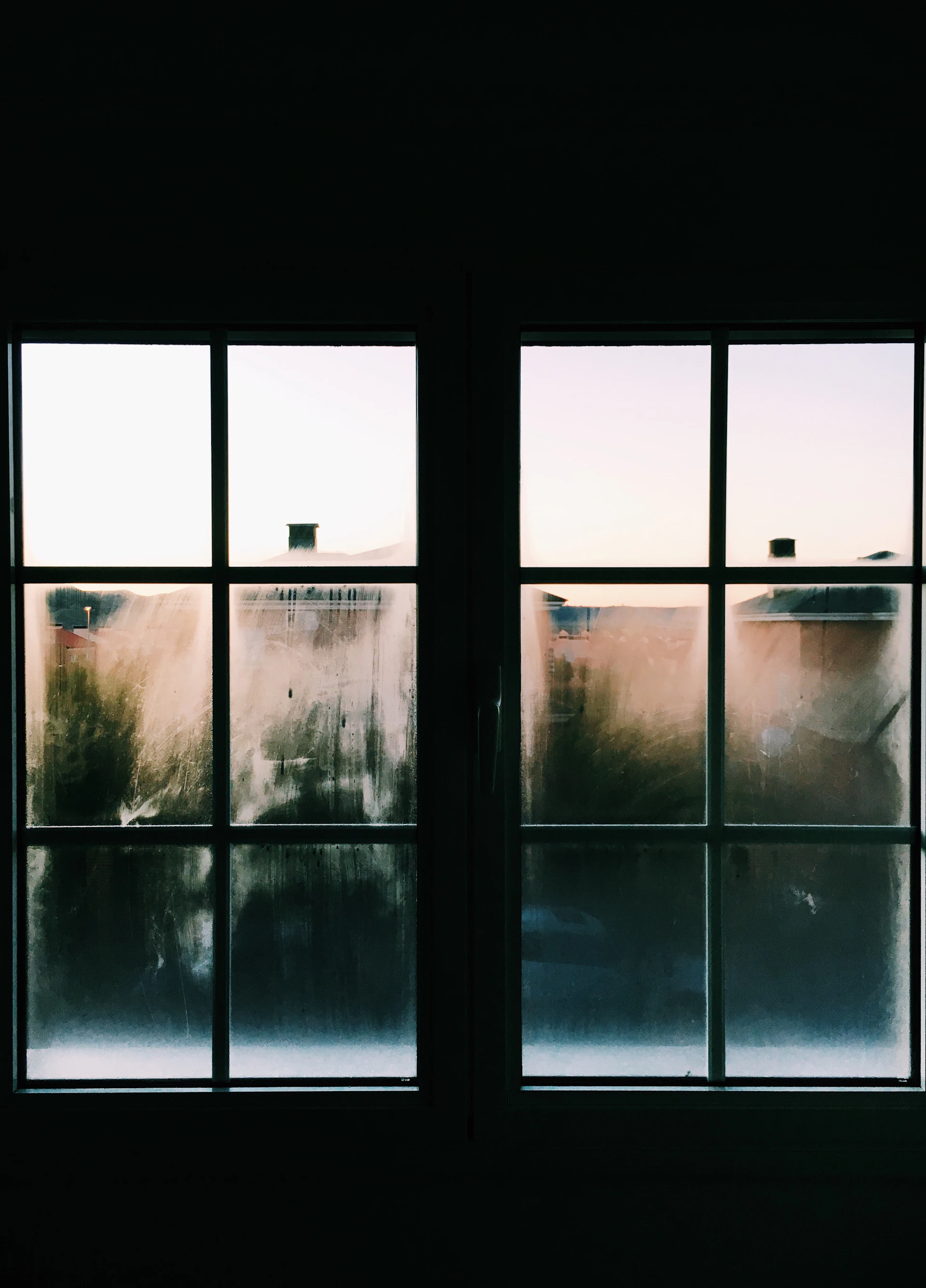 Ventana de marco blanco