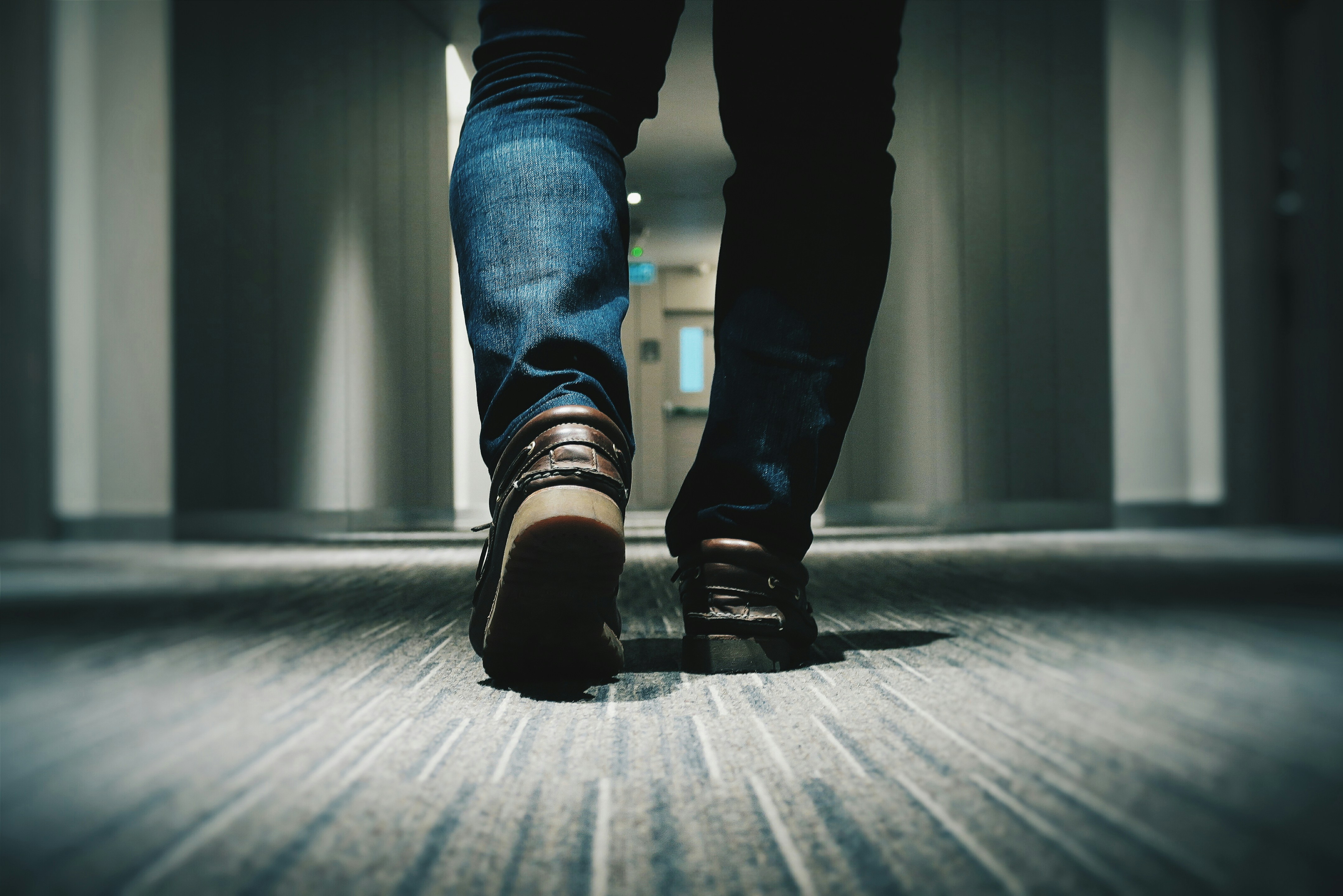 great photo recipe,how to photograph feet in a hotel corridor; person walking on room