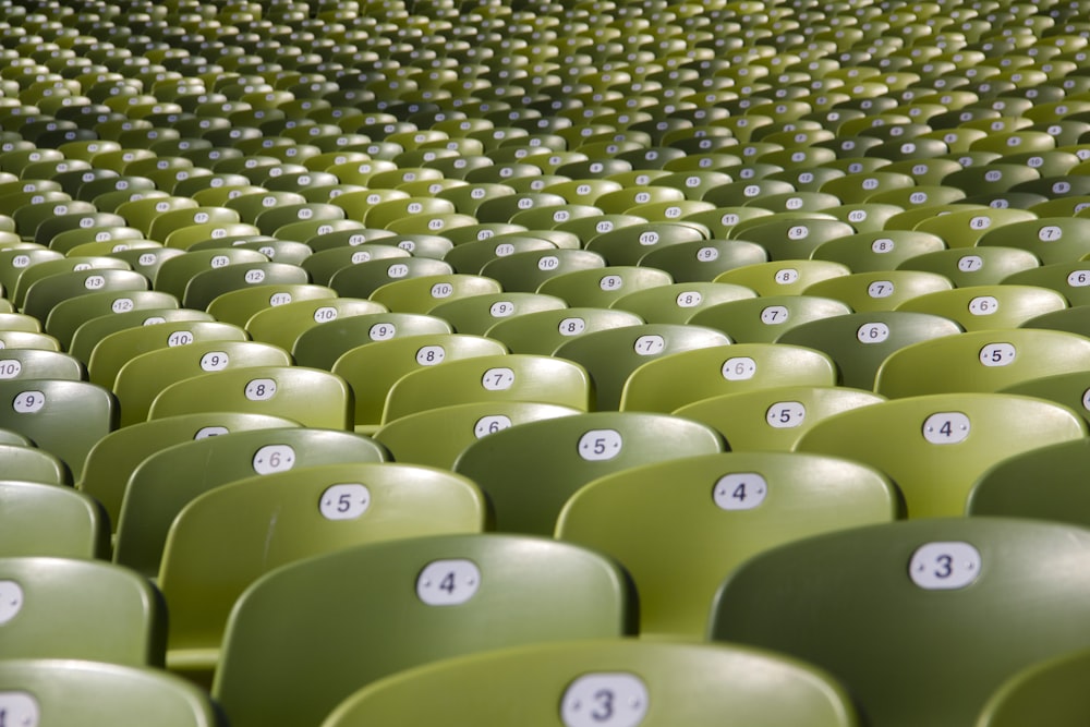 Lot de chaises vertes