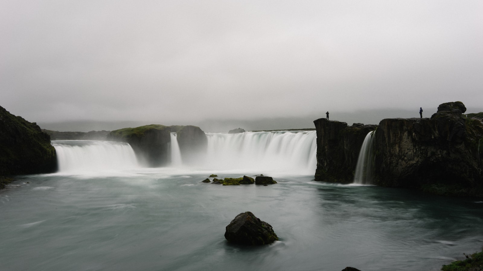 Sony Sonnar T* FE 35mm F2.8 ZA sample photo. Waterfalls under cloudy sky photography