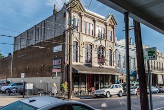 An inviting exterior view of the restaurant in the historic center.