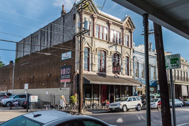 An inviting exterior view of the restaurant in the historic center.