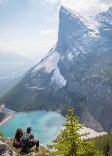 couple at the peak facing mountain