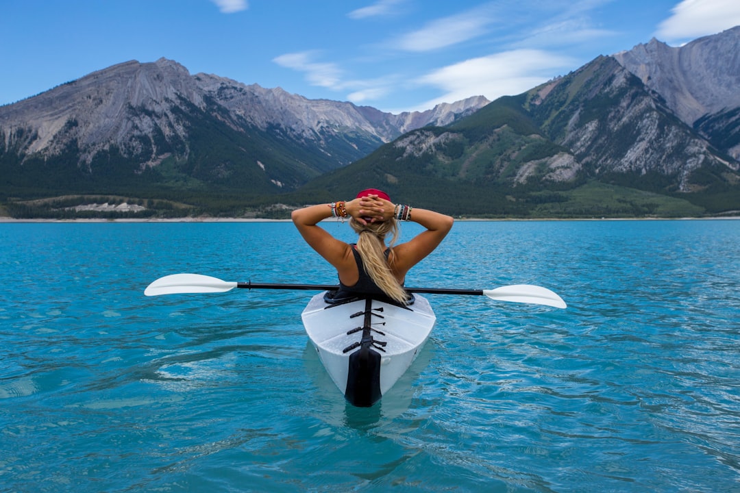 Woman canoeist in summer on a lake with mountains - Photo by Kalen Emsley Free | best digital marketing - London, Bristol and Bath marketing agency