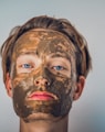 shallow focus photography of men's muddy face