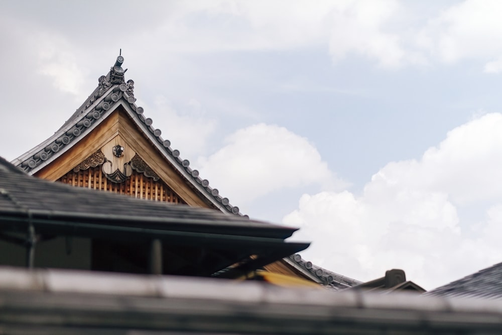 Photographie d’architecture du temple brun