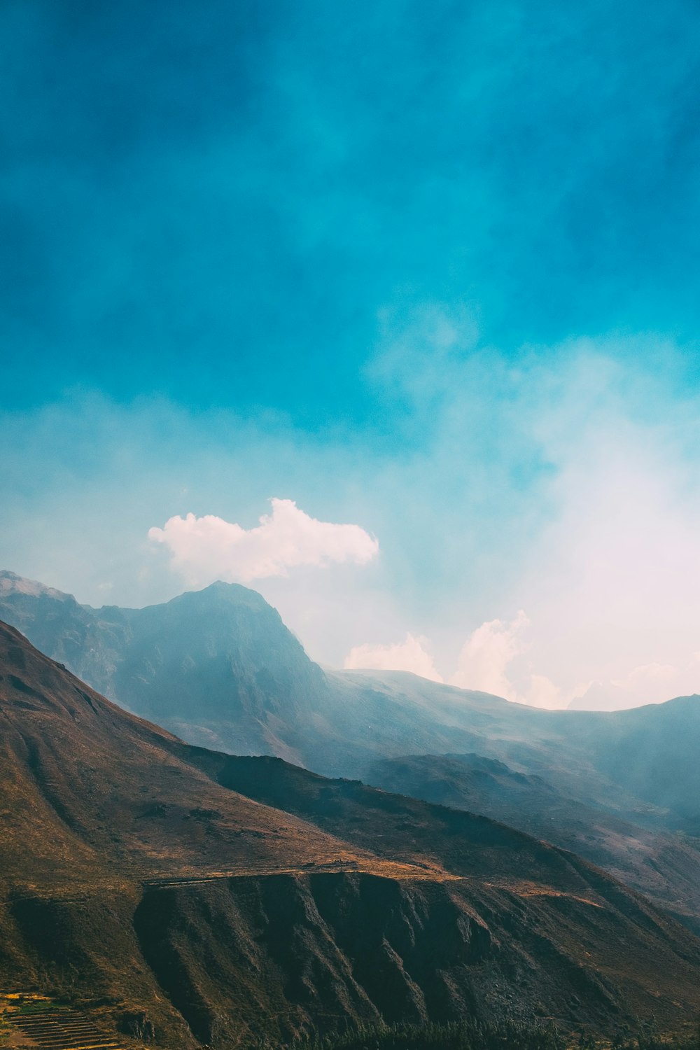 mountain view under blue sky