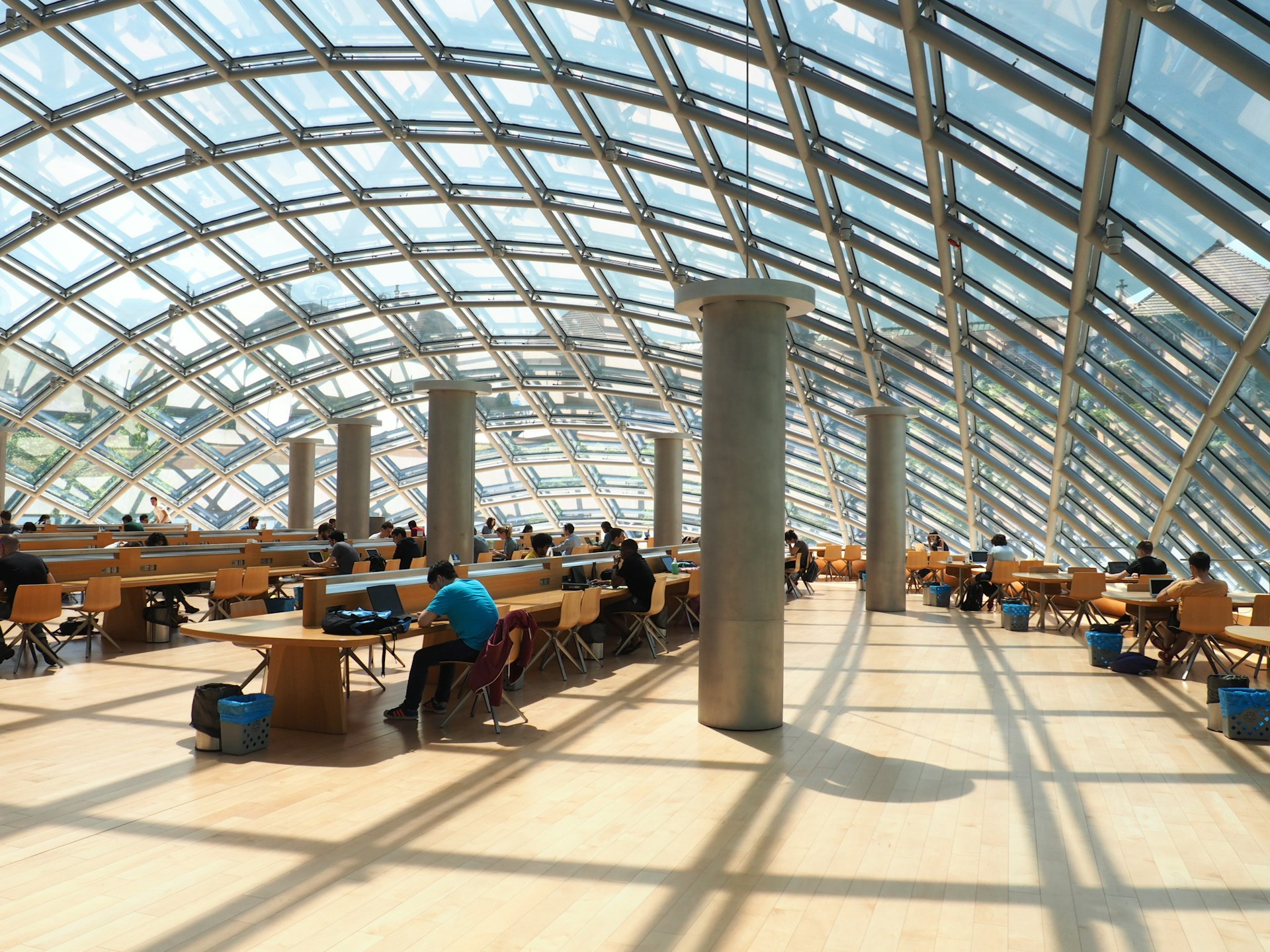 gray computer monitor