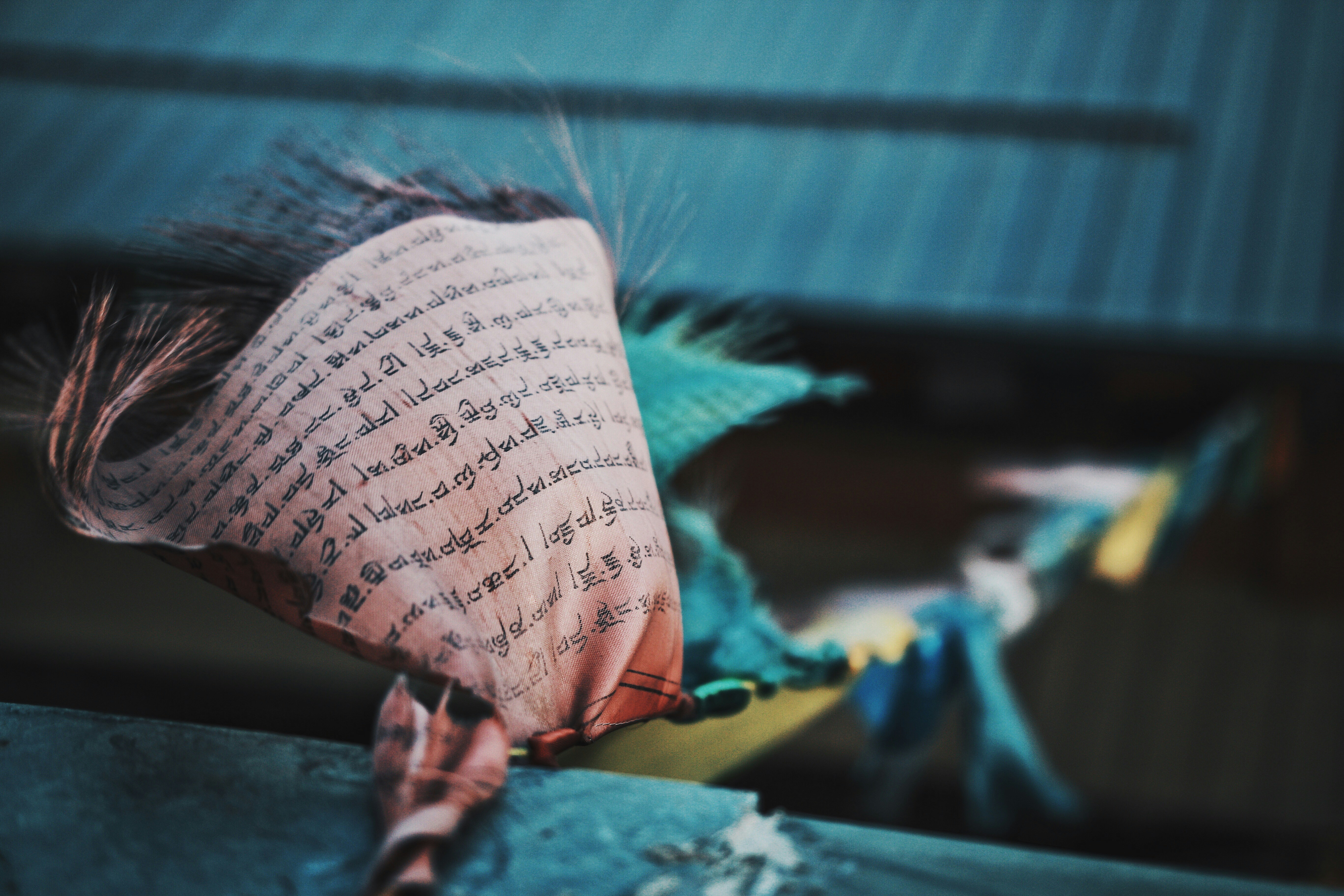 shallow focus photography of clothes hanging on wire, Tibetan Prayer Flag Roof