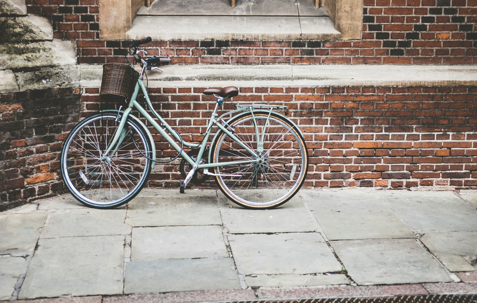 Canon EF 28-70mm f/2.8L USM sample photo. Photo of parked blue photography