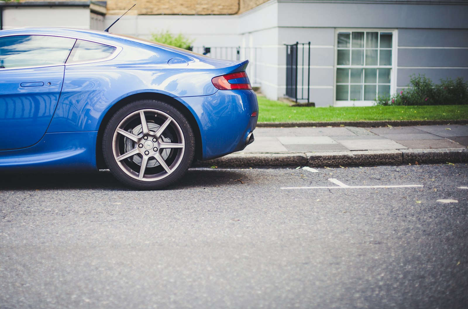 Canon EOS 5D Mark II + Canon EF 50mm F1.4 USM sample photo. Blue coupe parked in photography