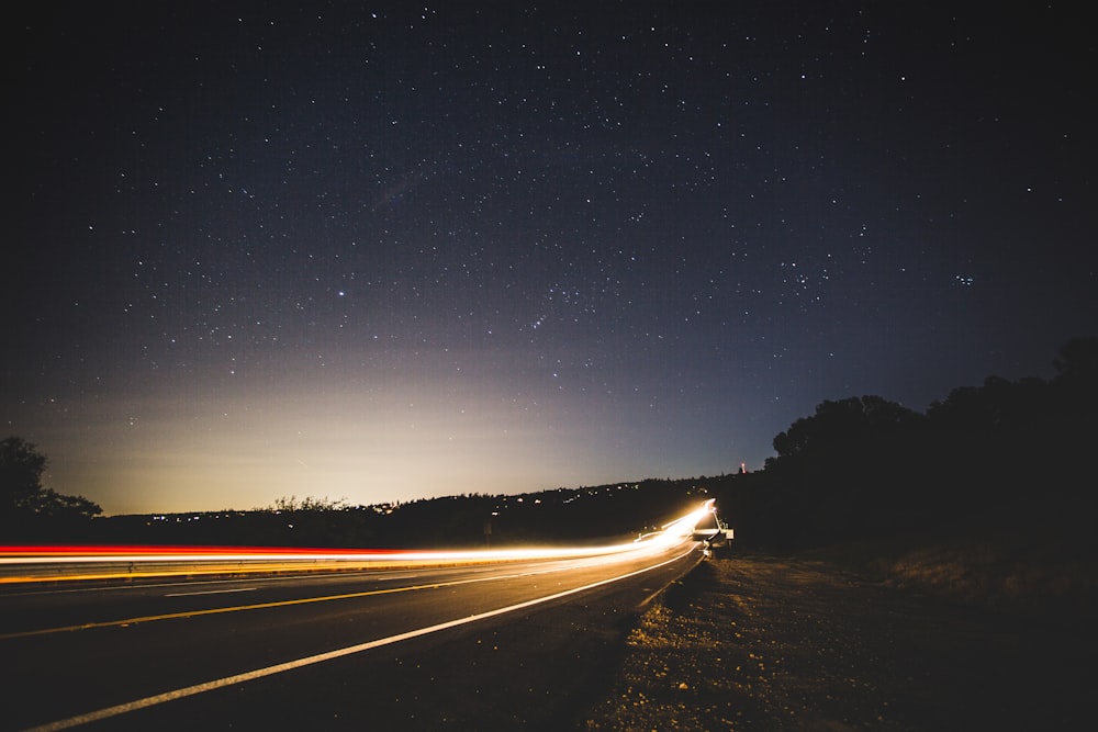 Photographie en accéléré de la route