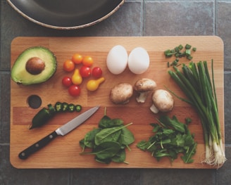 avocado, tomatoes, eggs, mushrooms, spring onions, and leaves