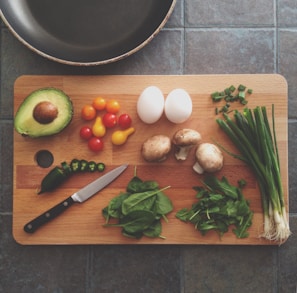 avocado, tomatoes, eggs, mushrooms, spring onions, and leaves