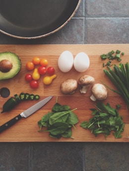 avocado, tomatoes, eggs, mushrooms, spring onions, and leaves