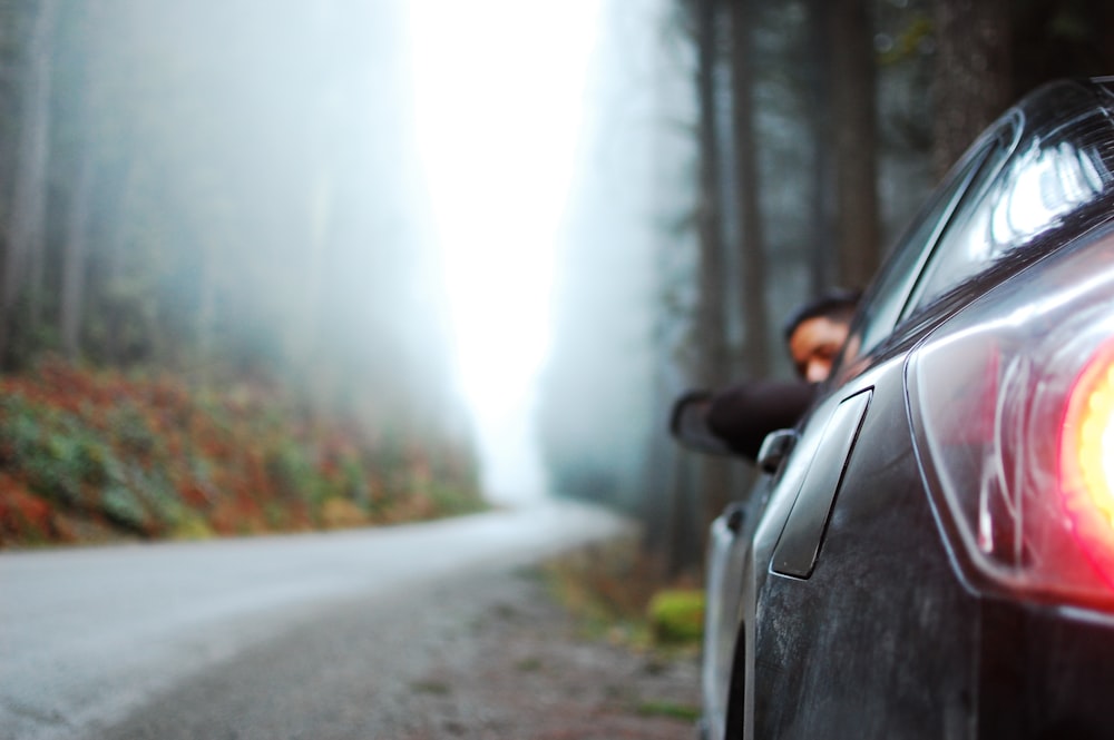 Fotografía de enfoque superficial de coche