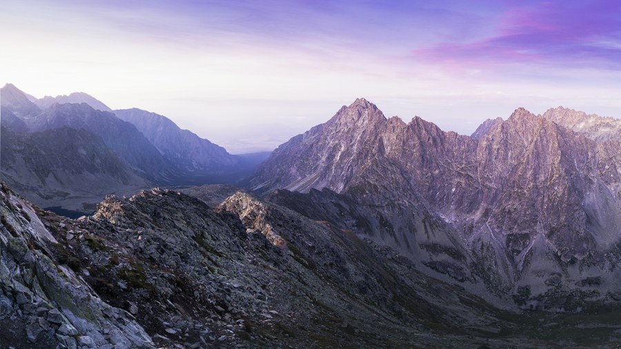 Bergkette im Abendlicht