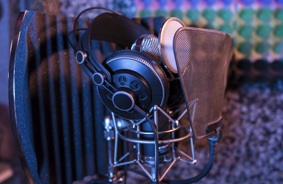 black and gray pop filter with mic and headset, Headphone Microphone Madrid
