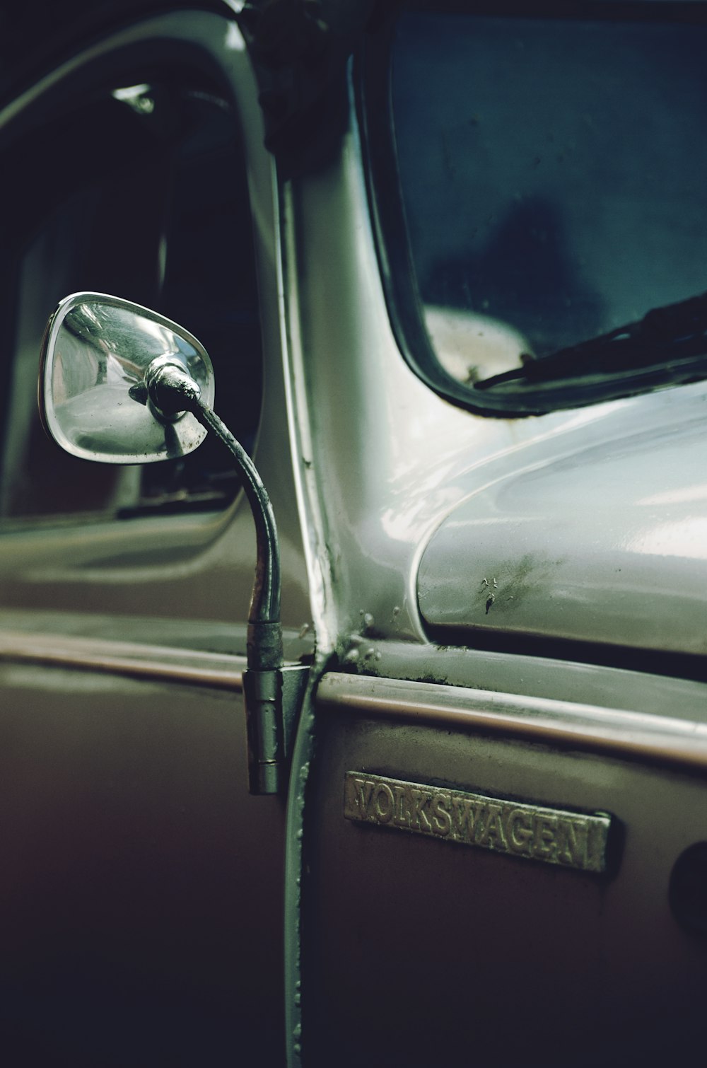 closeup photo of gray Volkswagen vehicle